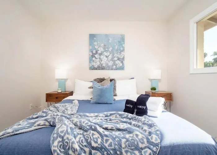 Cozy, Getaway! Prime Location, Sleeps 8 Holiday home *