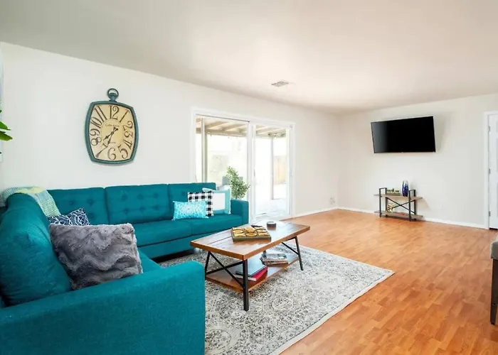 Holiday home Cozy, Getaway! Prime Location, Sleeps 8 Tempe