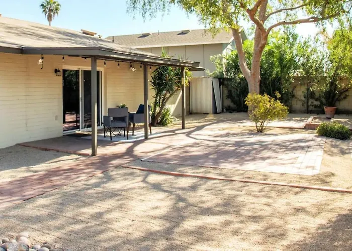 Cozy, Getaway! Prime Location, Sleeps 8 Holiday home Tempe